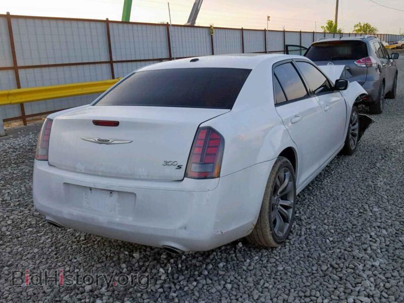 2014 Chrysler 300 (VIN 2C3CCABG1EH355206) — фото 4 из 10