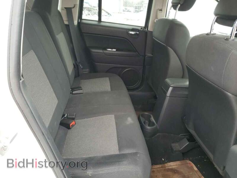 2011 Jeep COMPASS (VIN 1J4NF1FB2BD239445) — photo 6 of 10