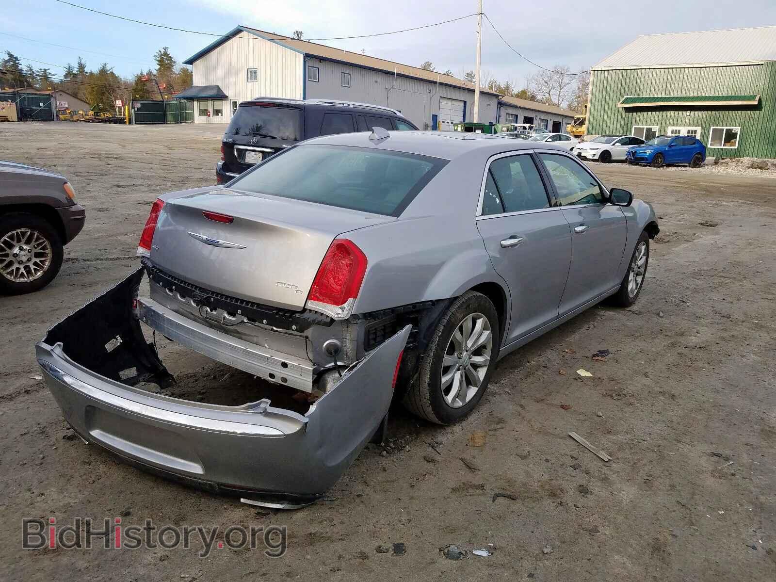 2017 CHRYSLER 300 - VIN: 2C3CCAKG1HH565664 - Фото 4