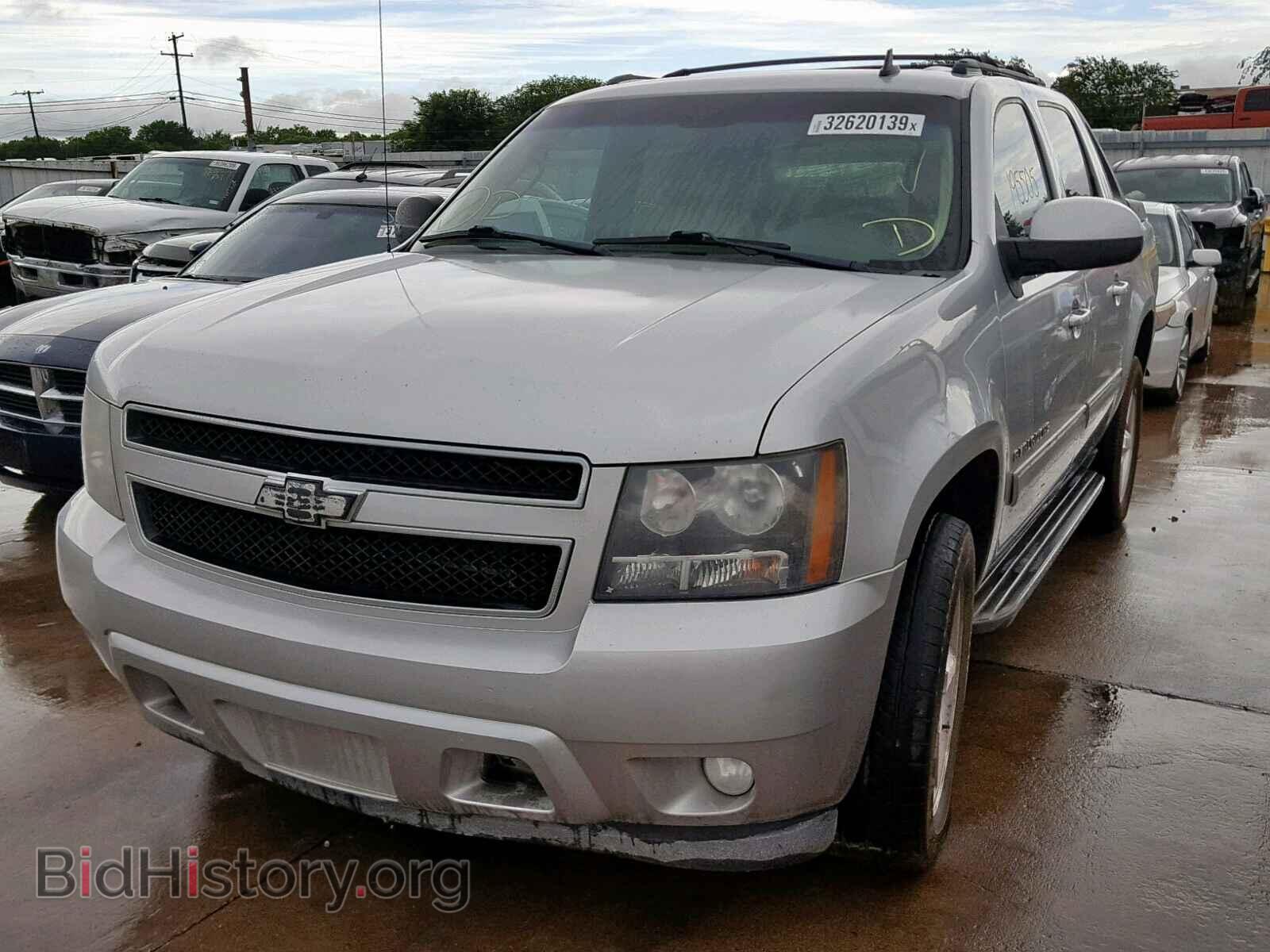 2011 CHEVROLET AVALANCHE - VIN: 3GNMCFE05BG285255 - Фото 2