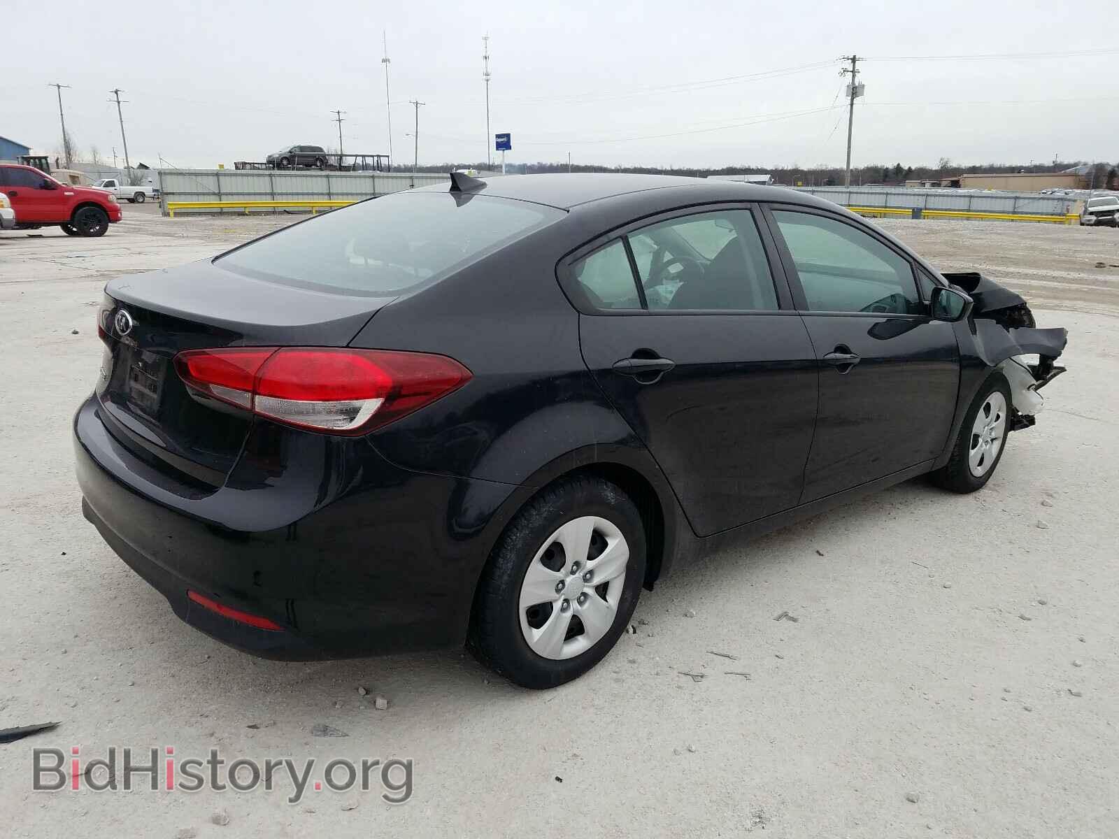 2017 KIA FORTE - VIN: 3KPFK4A77HE123739 - Photo 4