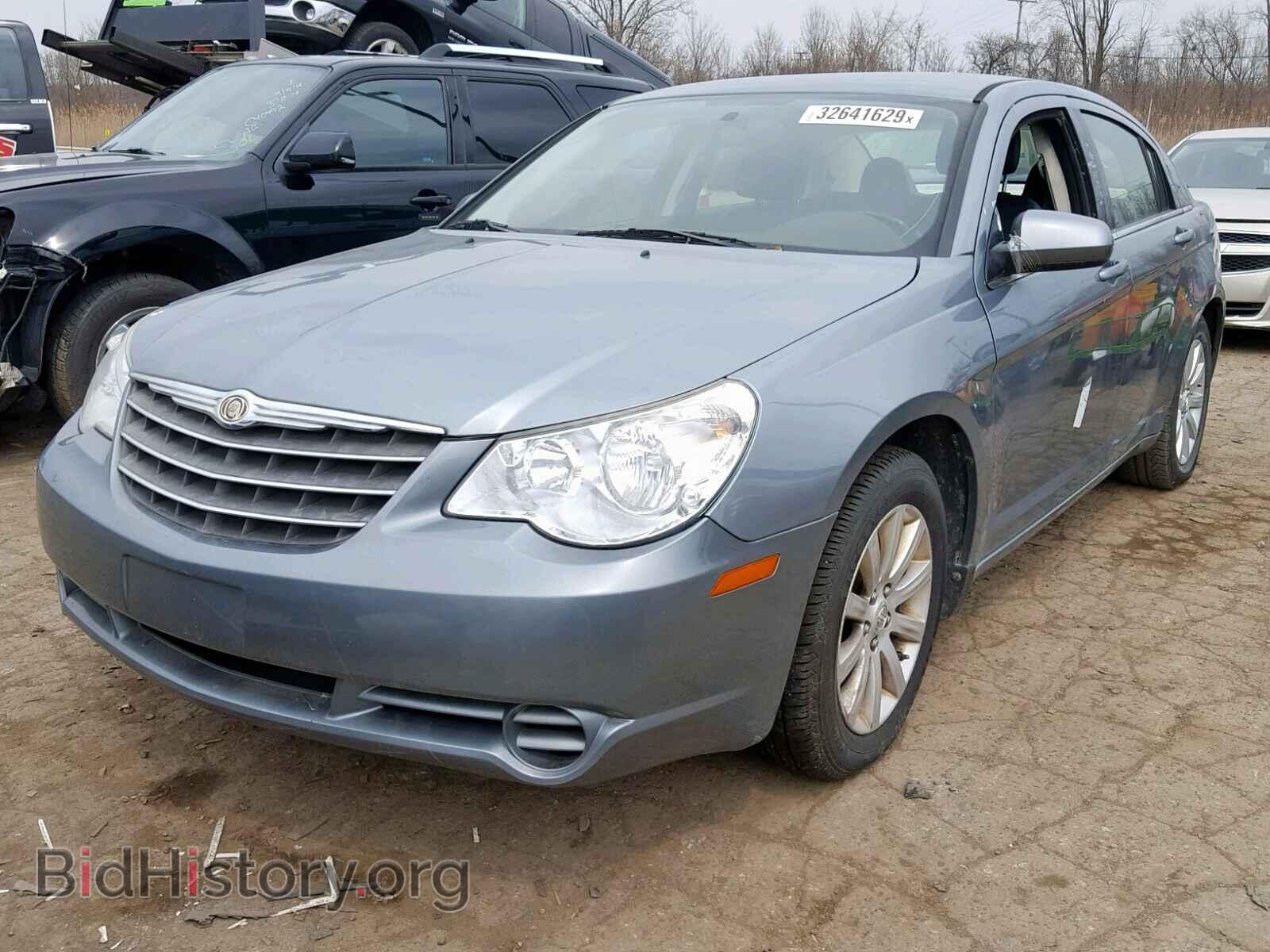 2010 CHRYSLER SEBRING - VIN: 1C3CC5FB2AN214457 - Фото 2