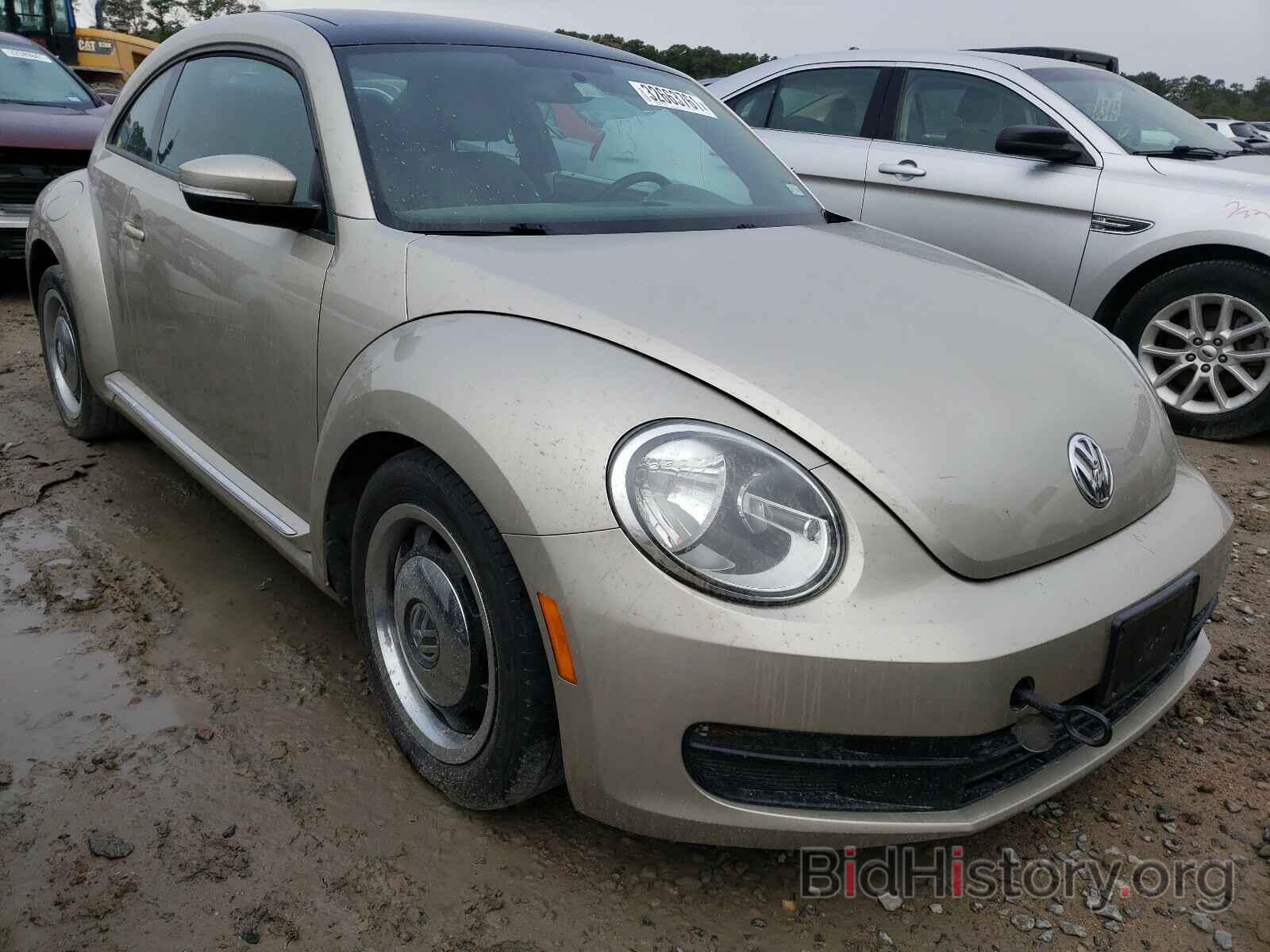 Photo 3VWJX7AT4DM602689 - VOLKSWAGEN BEETLE 2013