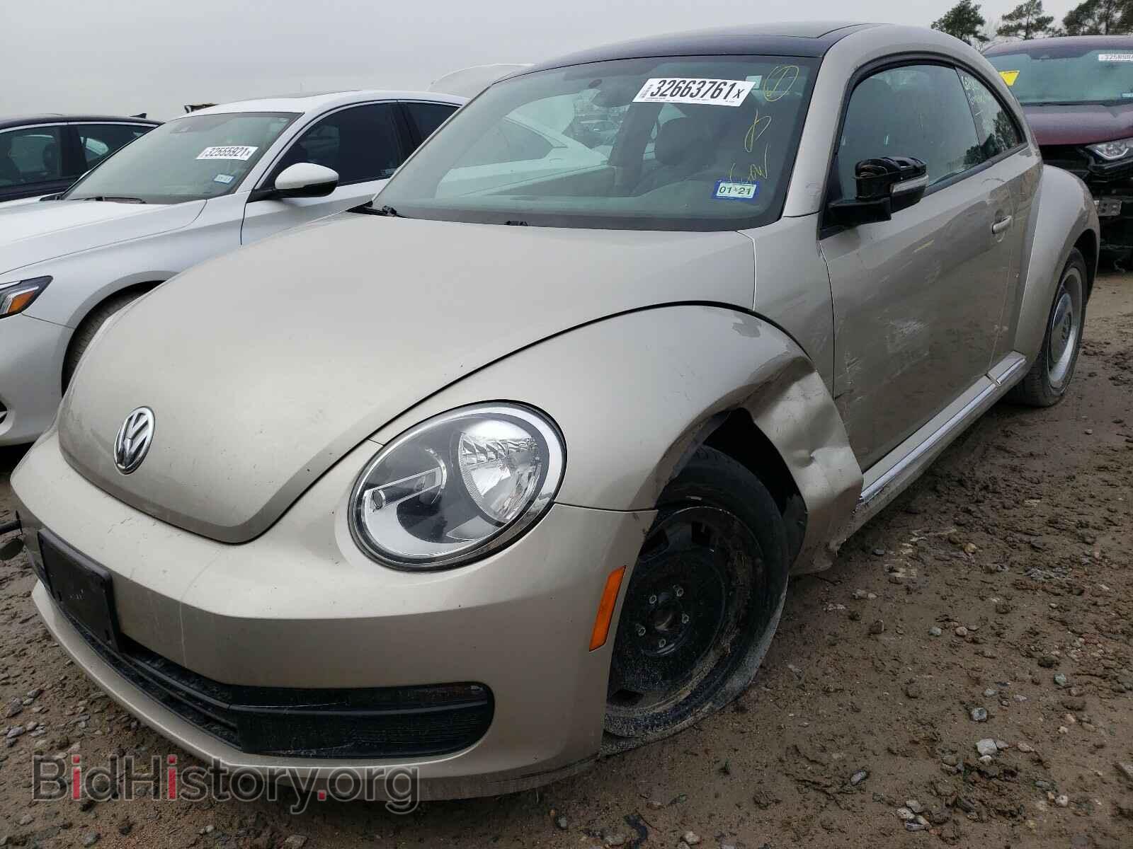 2013 VOLKSWAGEN BEETLE - VIN: 3VWJX7AT4DM602689 - Фото 2