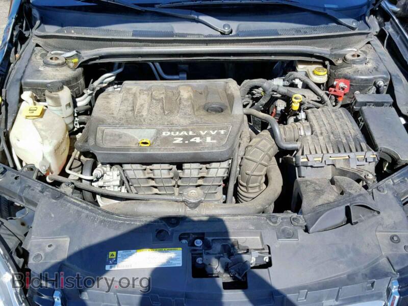 2012 Chrysler 200 (VIN 1C3CCBAB0CN320060) — фото 7 из 10