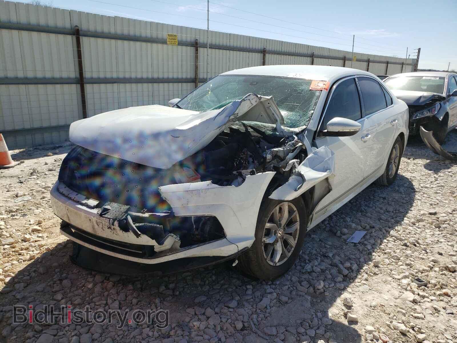 2017 VOLKSWAGEN PASSAT - VIN: 1VWAT7A3XHC071629 - Фото 2