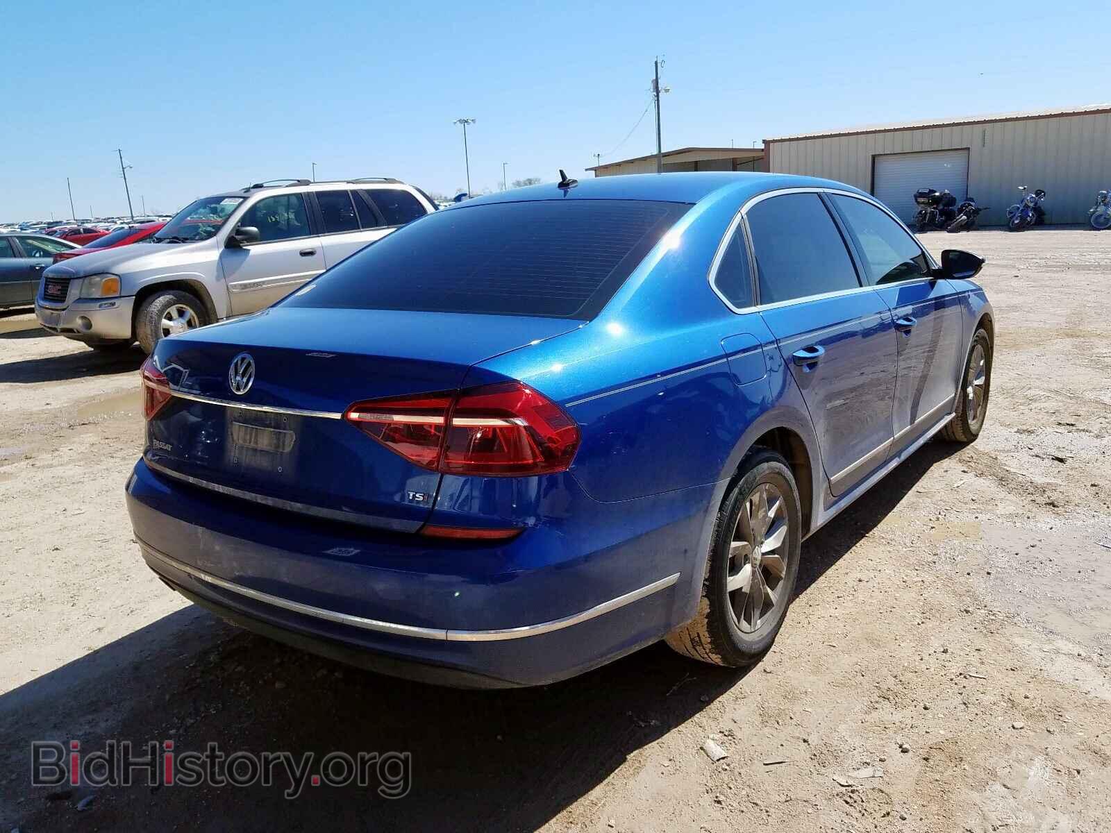 2017 VOLKSWAGEN PASSAT - VIN: 1VWAT7A3XHC066804 - Фото 4