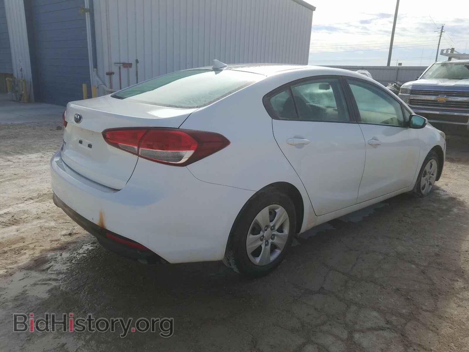 2017 KIA FORTE - VIN: 3KPFK4A78HE083218 - Photo 4