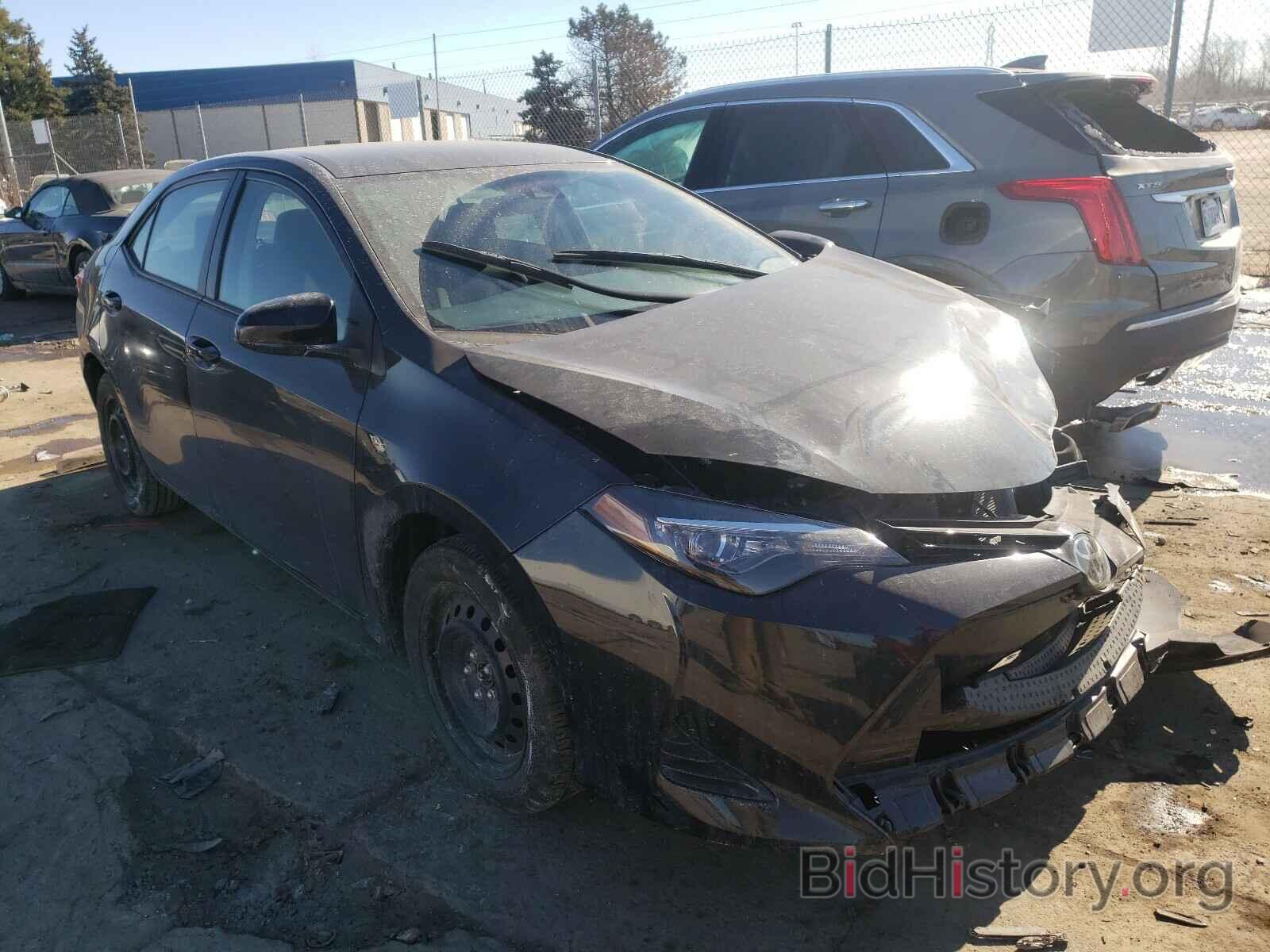 Photo 5YFBURHE9JP752756 - TOYOTA COROLLA 2018