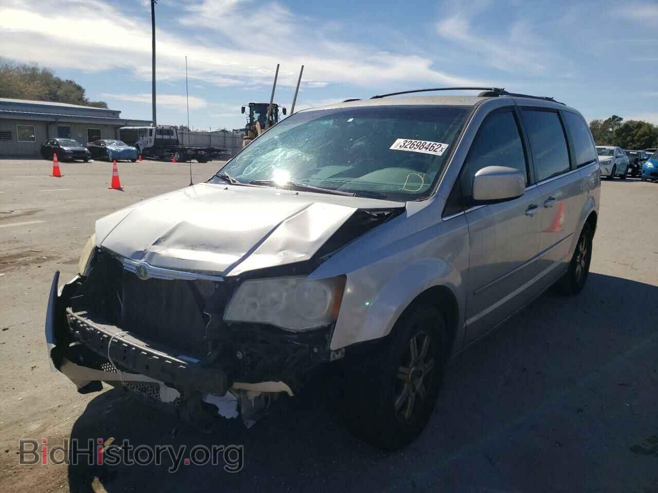 2008 CHRYSLER MINIVAN - VIN: 2A8HR54P38R805496 - Фото 2