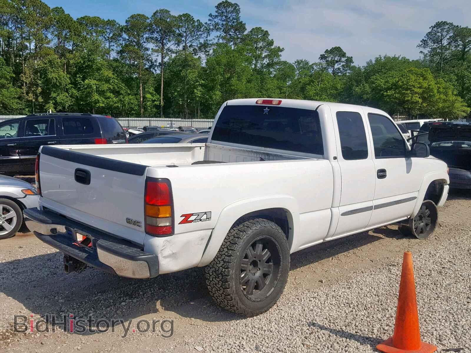 2005 GMC NEW SIERRA - VIN: 2GTEK19B751200525 - Фото 4