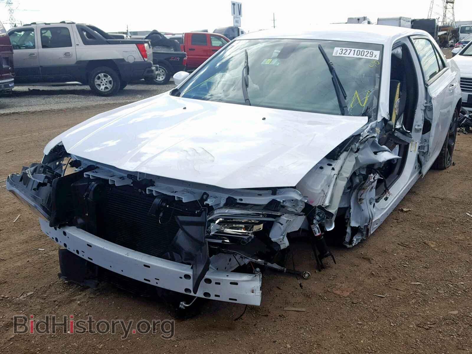 2019 CHRYSLER 300 - VIN: 2C3CCABG0KH618149 - Фото 2