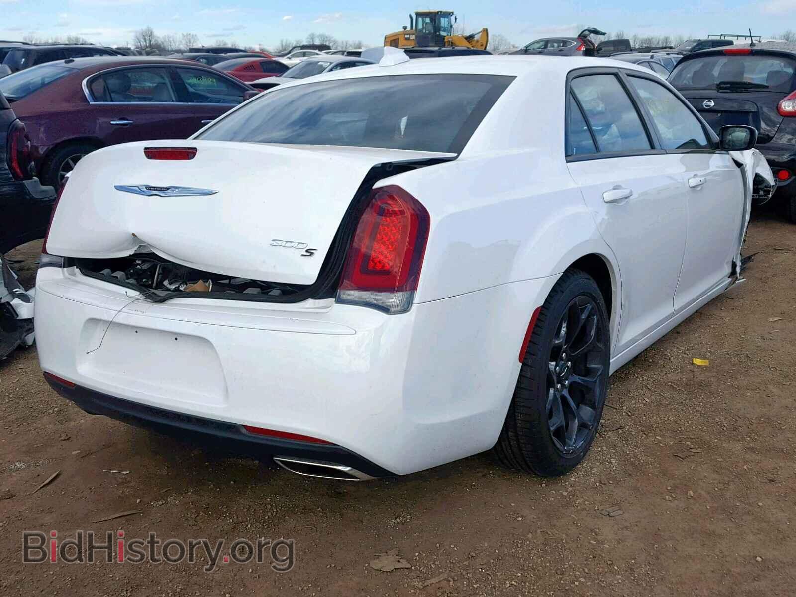2019 CHRYSLER 300 - VIN: 2C3CCABG0KH618149 - Фото 4