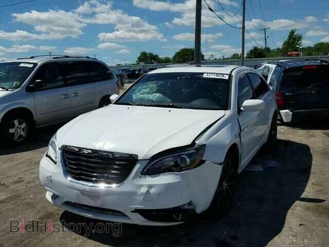 2013 CHRYSLER 200 - VIN: 1C3CCBCG0DN543225 - Фото 2