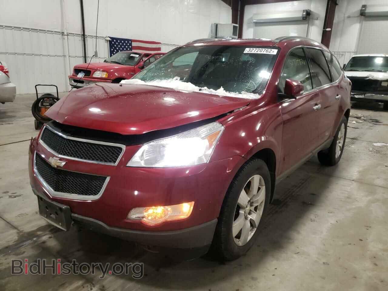 2011 CHEVROLET TRAVERSE - VIN: 1GNKVGED2BJ101818 - Фото 2