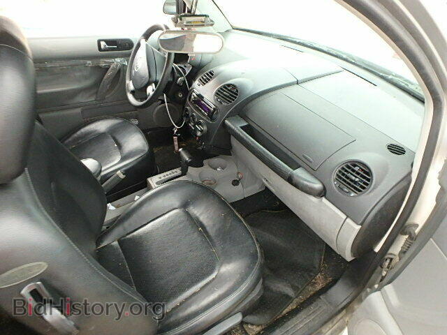 2000 VOLKSWAGEN BEETLE - VIN: 3VWCC21C0YM414300 - Фото 5