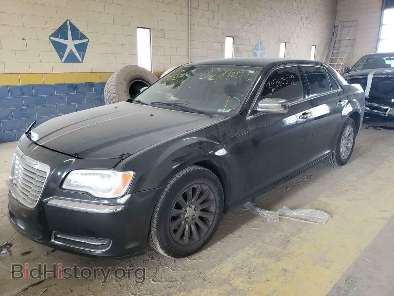 2013 CHRYSLER 300 - VIN: 2C3CCAAG2DH505081 - Фото 2