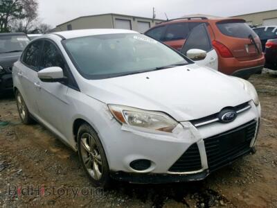 2014 Ford FOCUS Focus SE, белый — VIN 1FADP3F2XEL243799, Copart