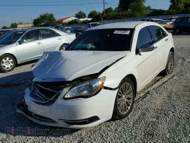 2013 CHRYSLER 200 - VIN: 1C3CCBCG5DN598401 - Фото 2