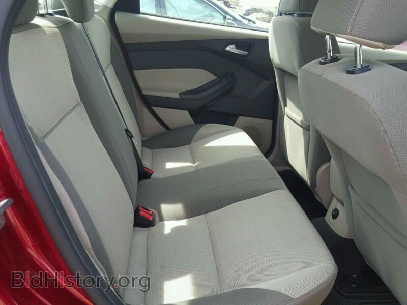 2014 Ford FOCUS (VIN 1FADP3F2XEL182678) — photo 6 of 10