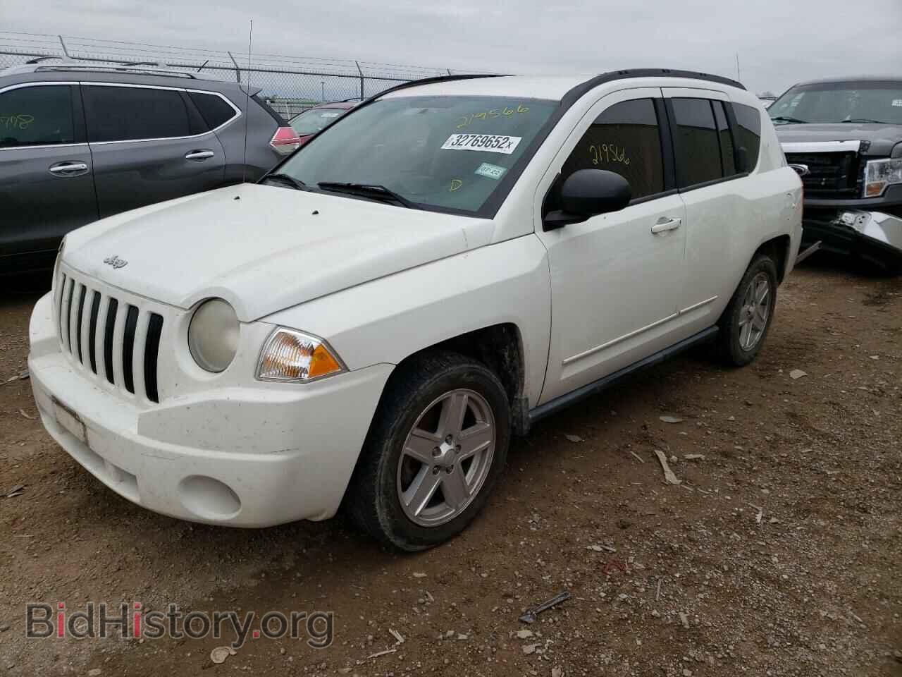 2010 JEEP COMPASS - VIN: 1J4NT4FB3AD558085 - Photo 2