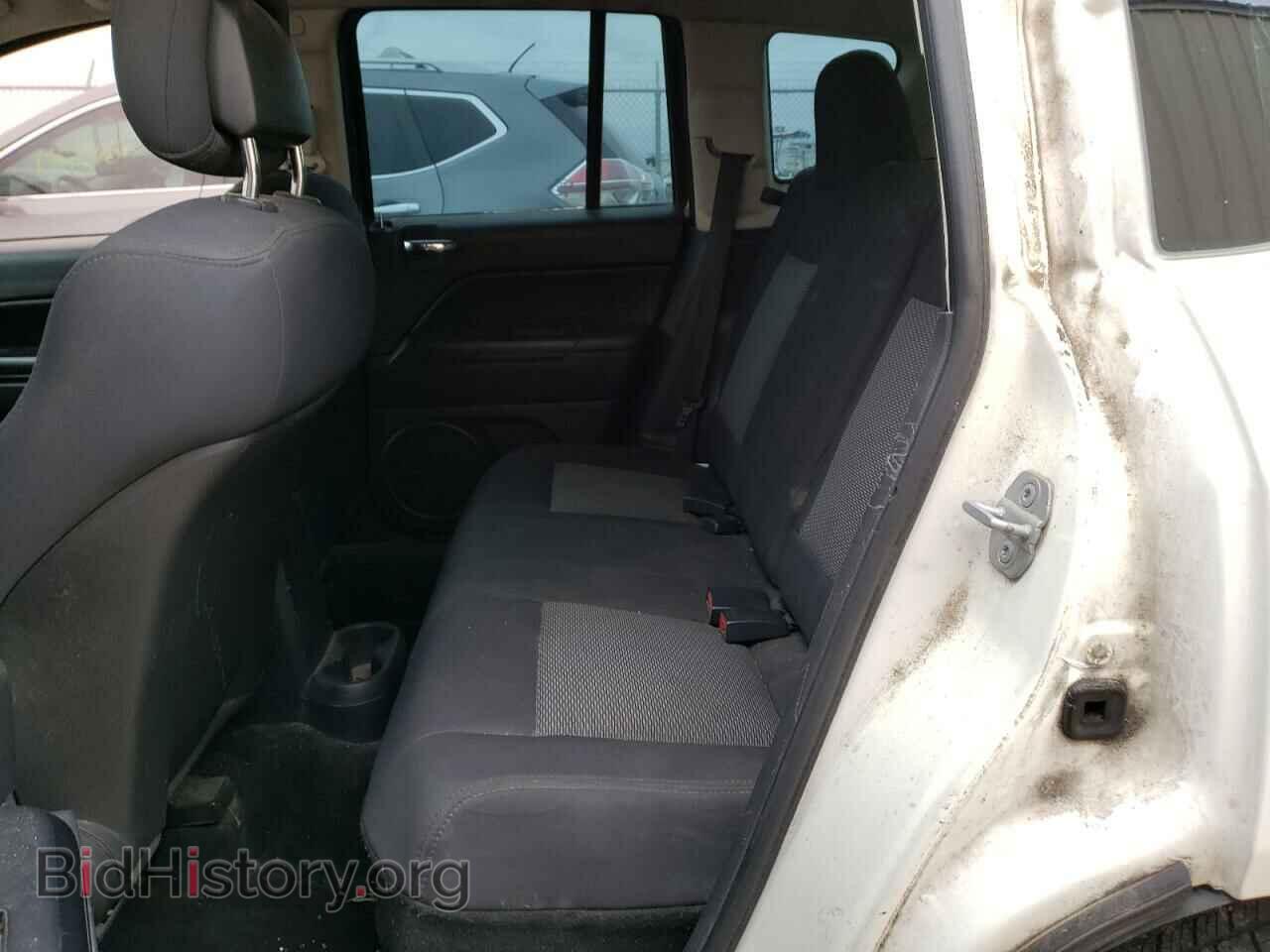 2010 JEEP COMPASS - VIN: 1J4NT4FB3AD558085 - Photo 6
