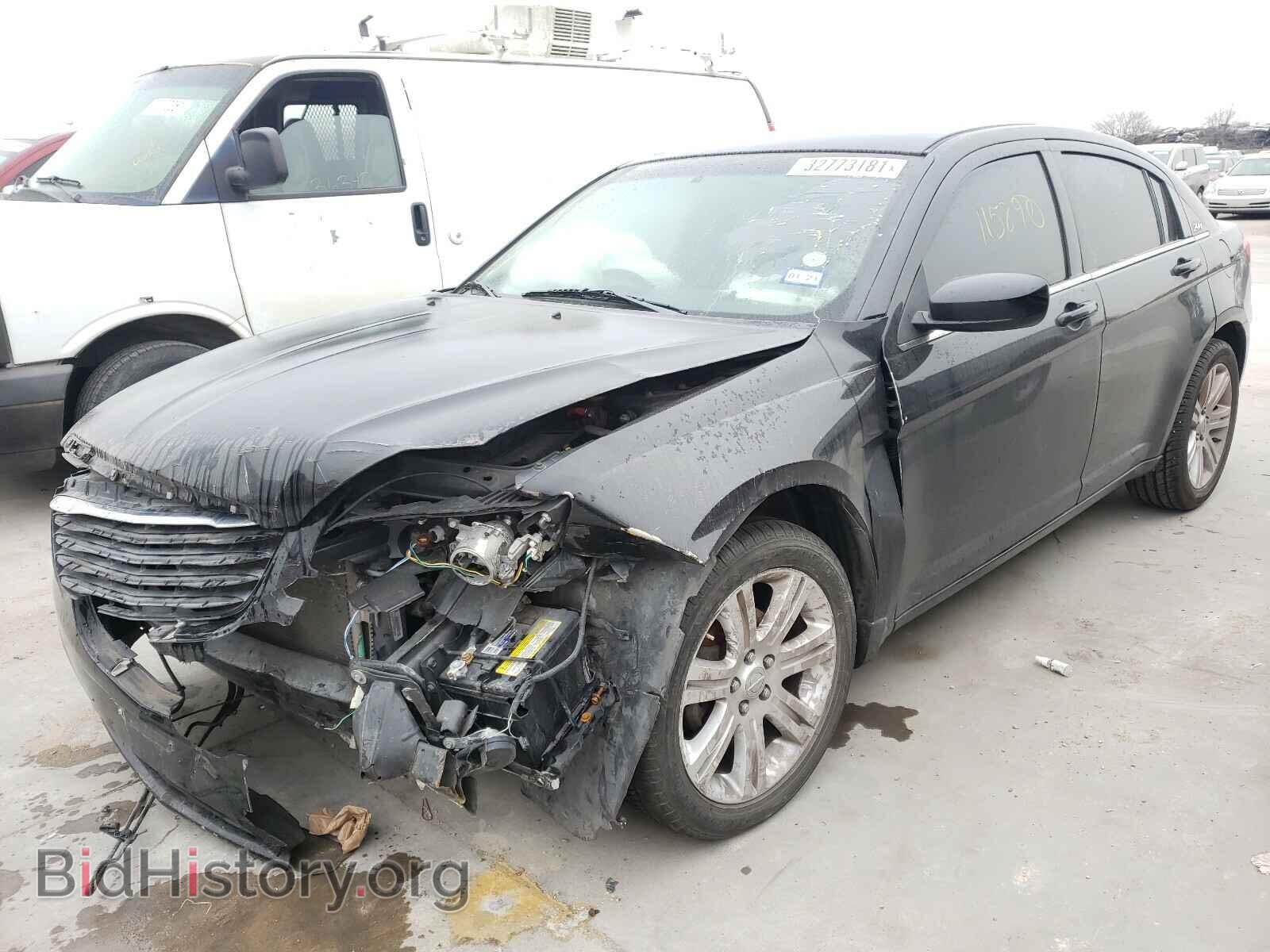 2013 CHRYSLER 200 - VIN: 1C3CCBAB8DN705349 - Фото 2