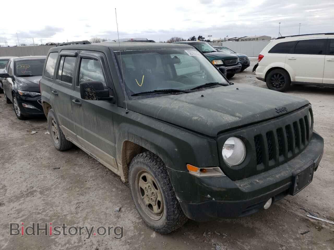 Photo 1J4NT1GA2BD285663 - JEEP PATRIOT 2011