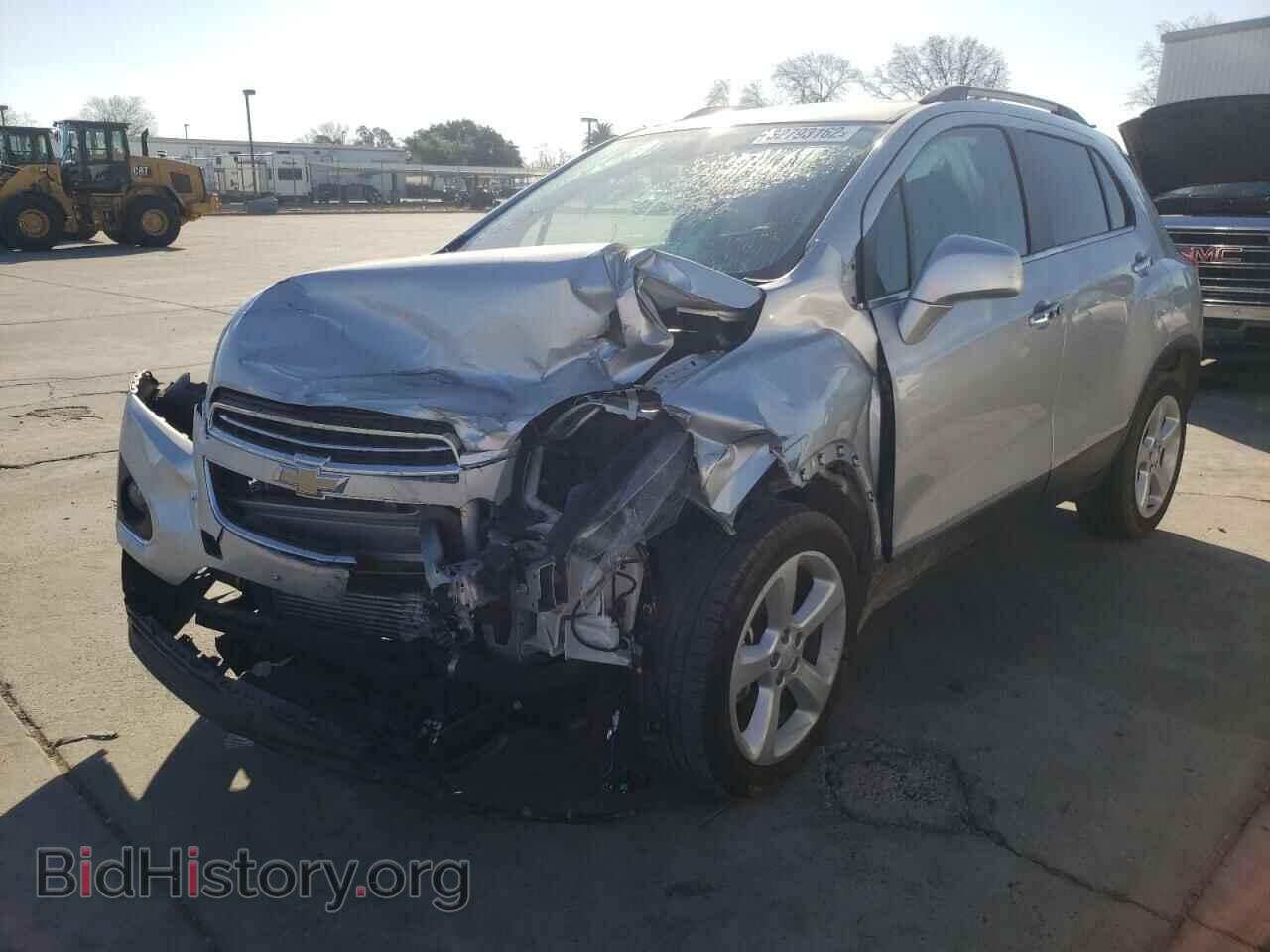 2015 CHEVROLET TRAX - VIN: 3GNCJTSB9FL199708 - Фото 2