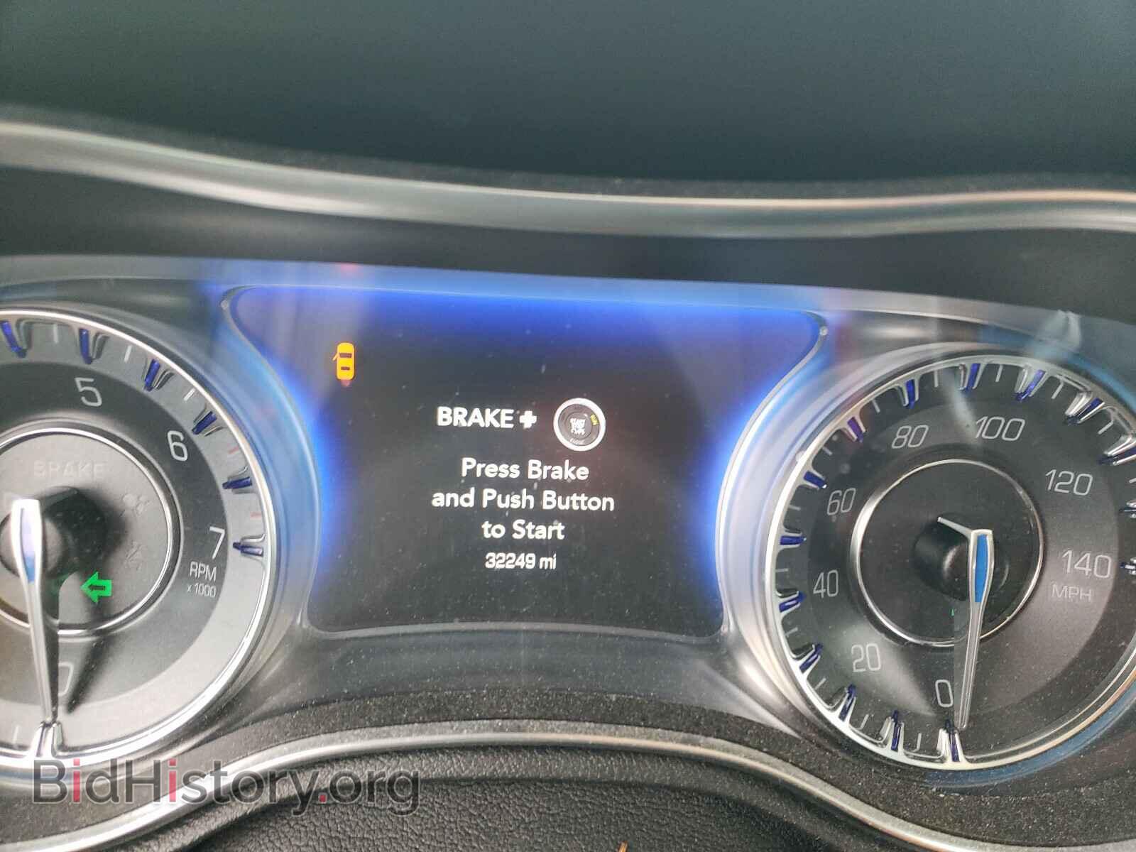 2017 CHRYSLER 300 - VIN: 2C3CCAKG0HH566790 - Фото 8