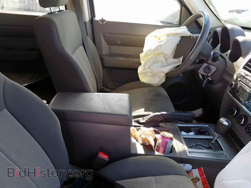 2008 Dodge NITRO (VIN 1D8GU28K08W275575) — photo 5 of 8