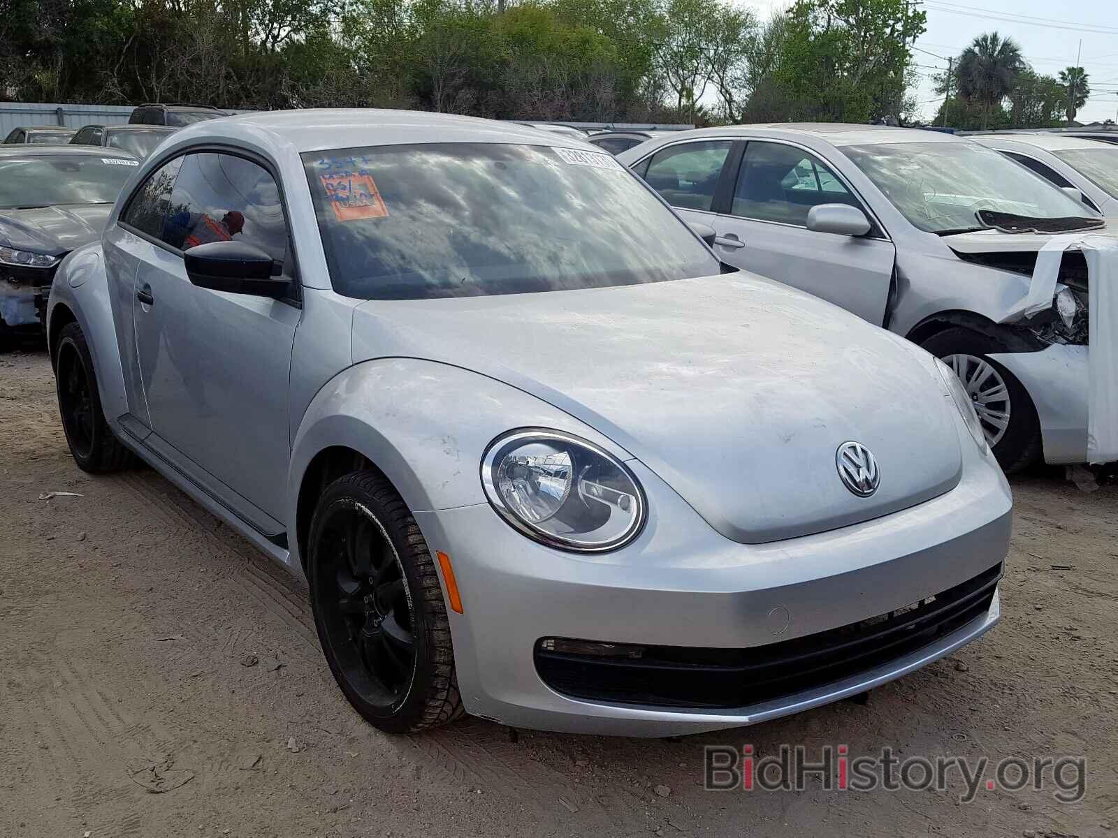 Photo 3VWFP7AT2DM645093 - VOLKSWAGEN BEETLE 2013