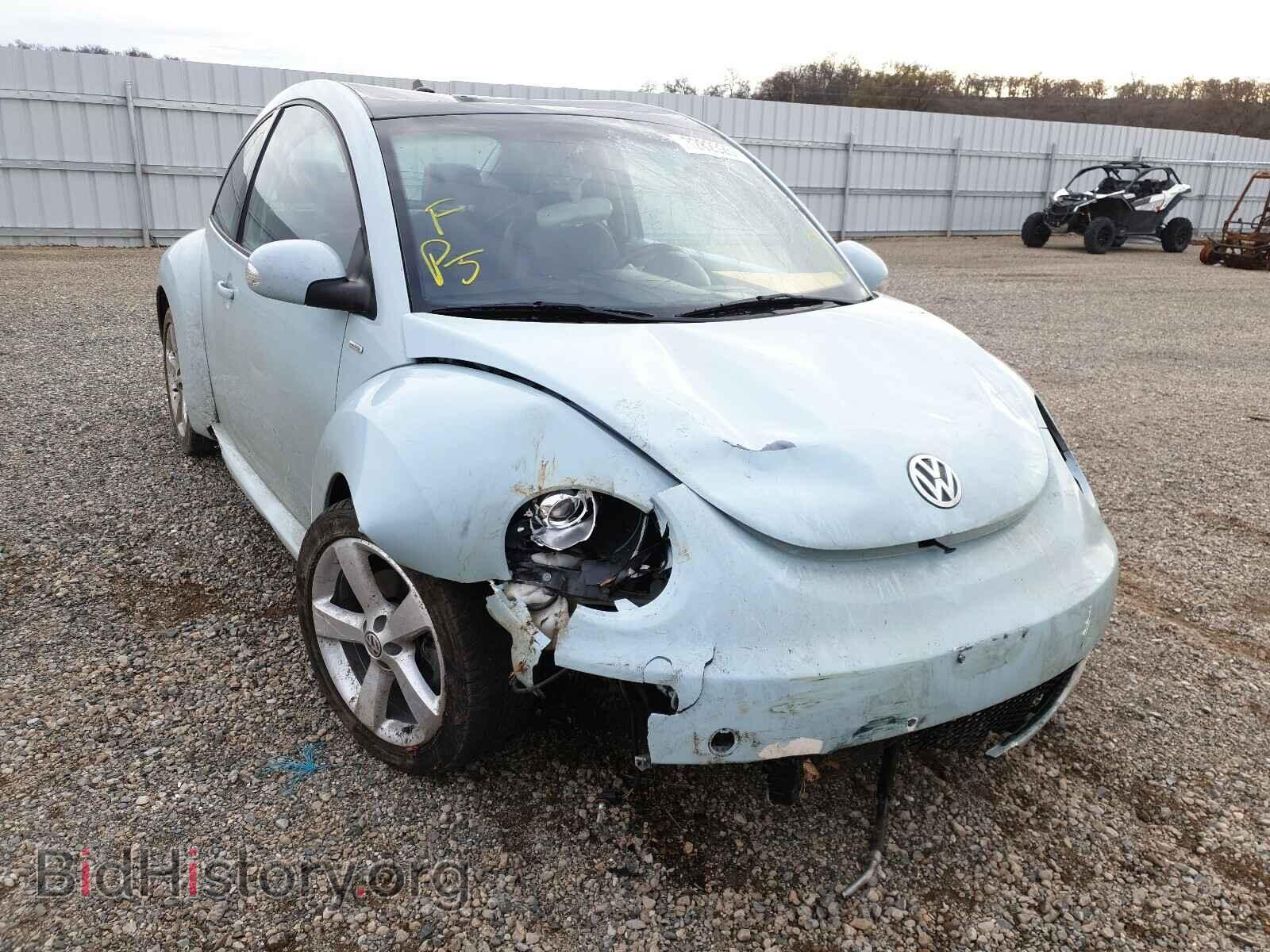 Photo 3VWPW3AG5AM032240 - VOLKSWAGEN BEETLE 2010
