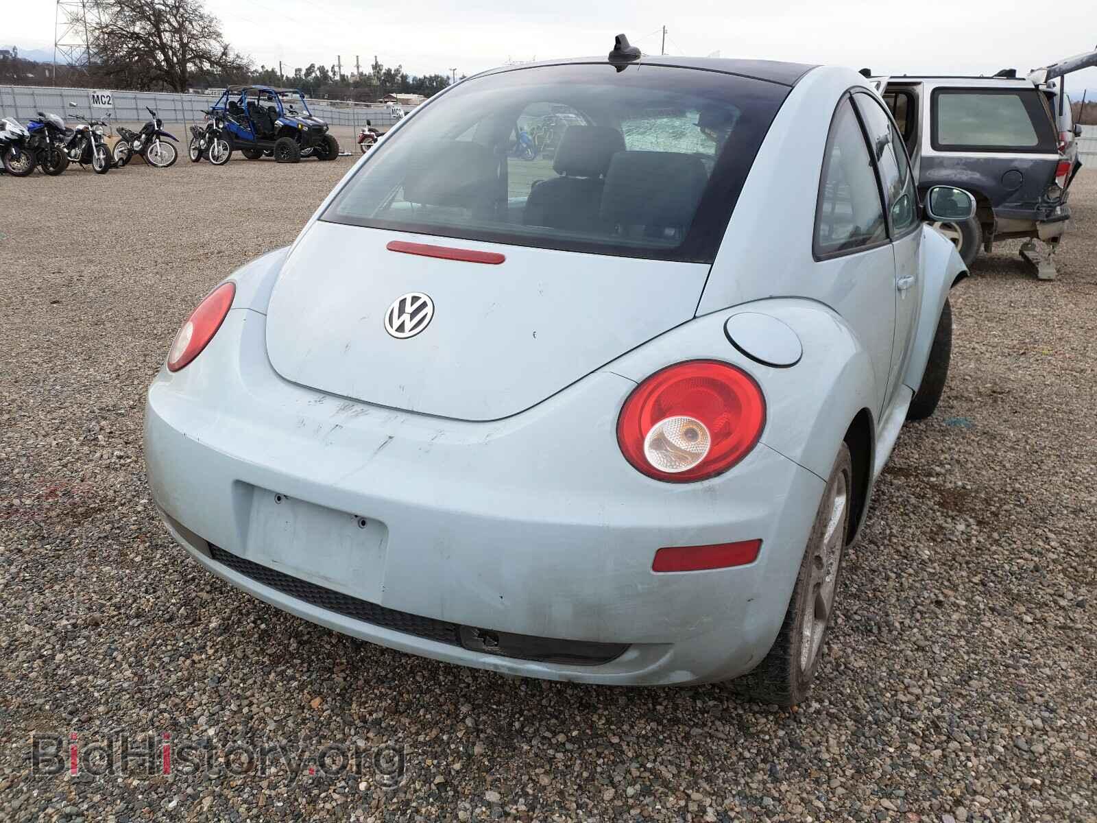 2010 VOLKSWAGEN BEETLE - VIN: 3VWPW3AG5AM032240 - Фото 4
