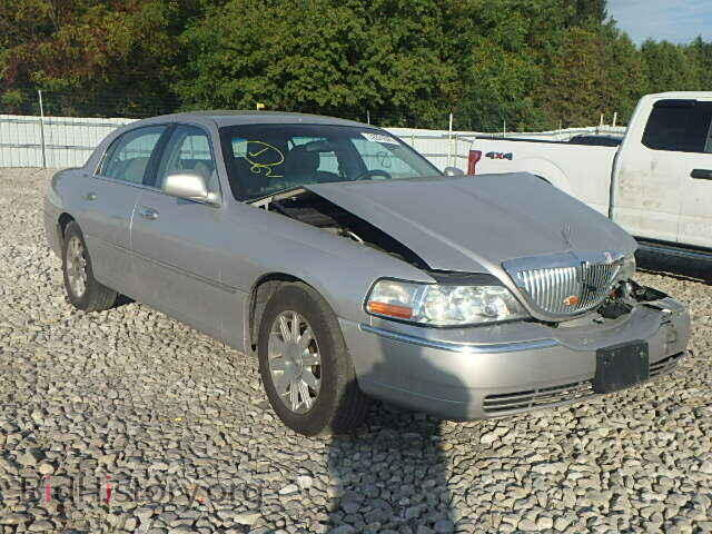 Photo 2LNHM82V89X629093 - LINCOLN TOWNCAR 2009