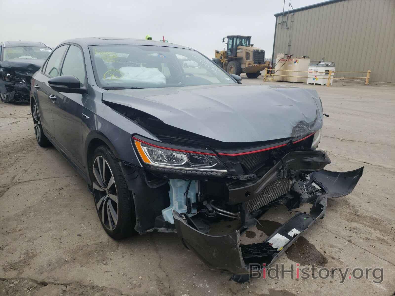 Photo 1VWJM7A30JC037041 - VOLKSWAGEN PASSAT 2018