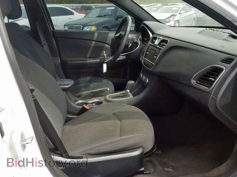 2012 Chrysler 200 (VIN 1C3CCBAB8CN164057) — фото 5 из 10