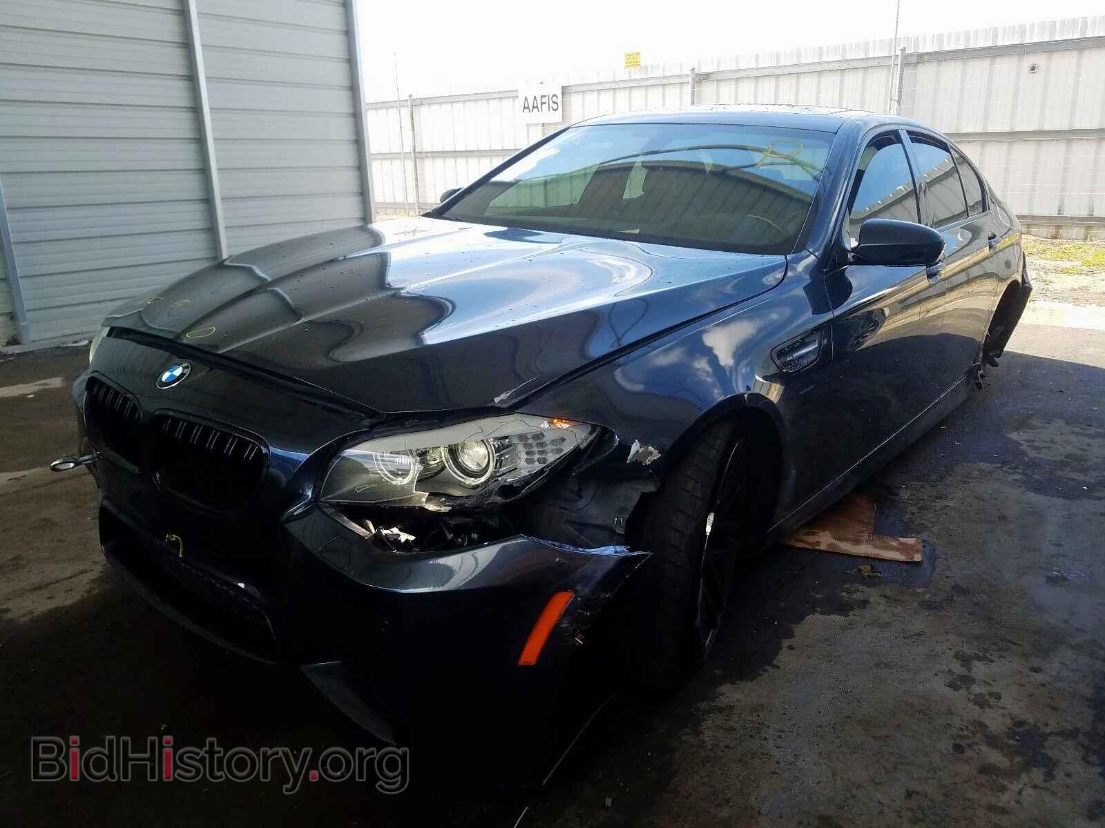 2013 BMW M5 - VIN: WBSFV9C54DD096021 - Фото 2