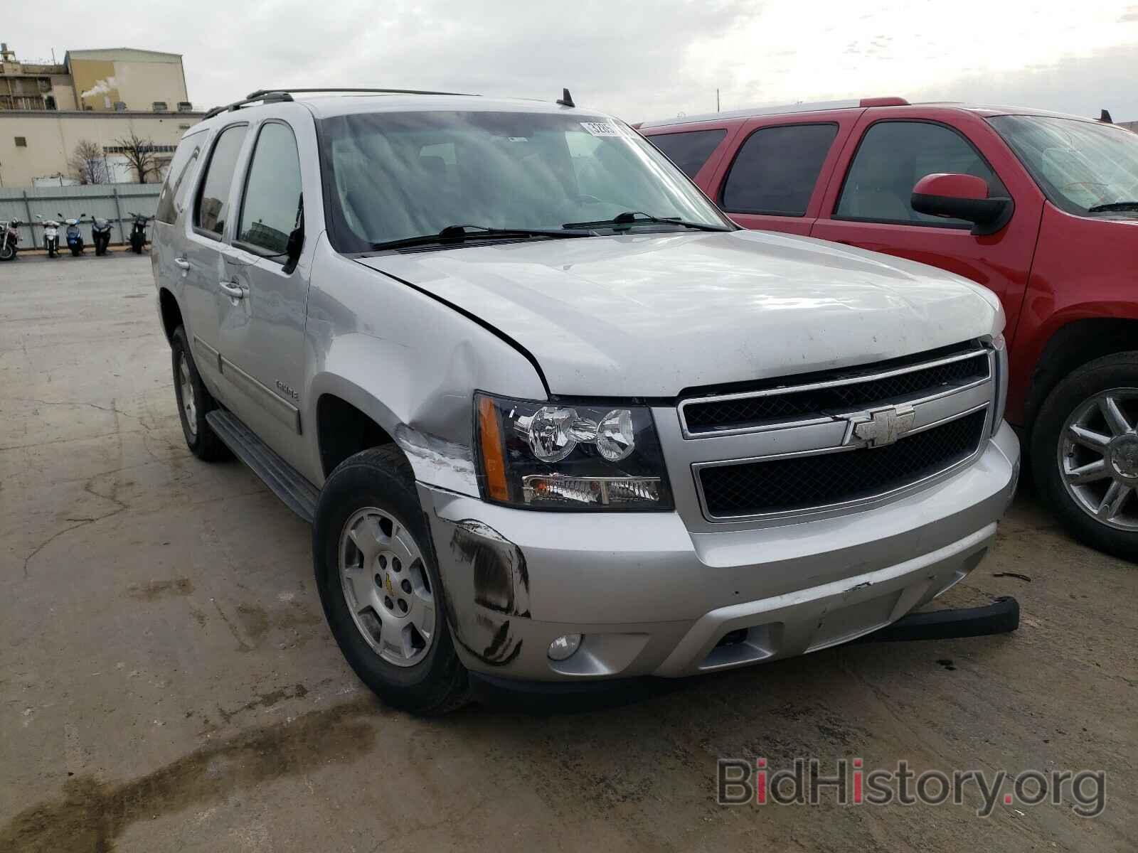 Photo 1GNSKBE04BR319589 - CHEVROLET TAHOE 2011