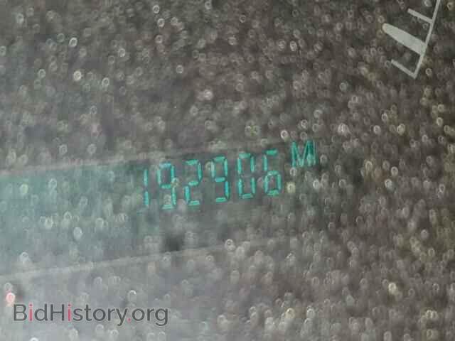 2002 CADILLAC DEVILLE - VIN: 1G6KF579X2UJ21982 - Photo 8