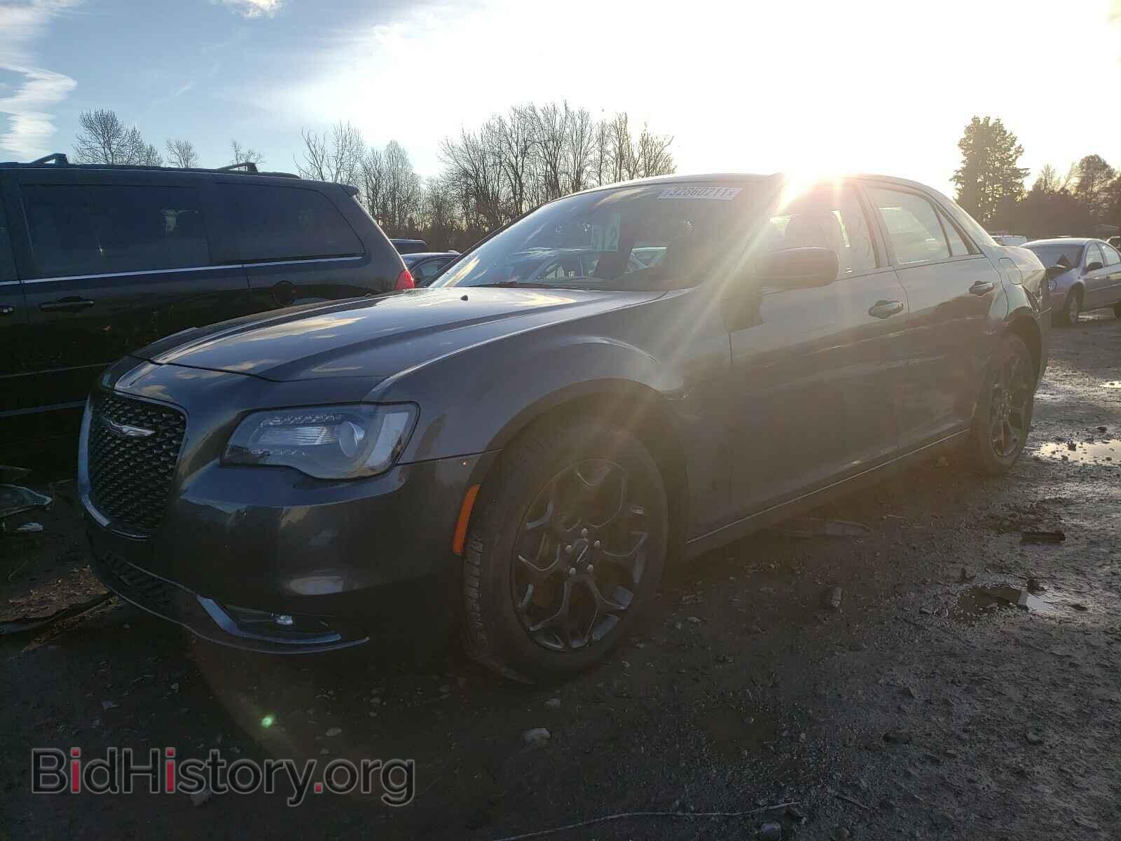 2019 CHRYSLER 300 - VIN: 2C3CCAGG9KH586388 - Фото 2