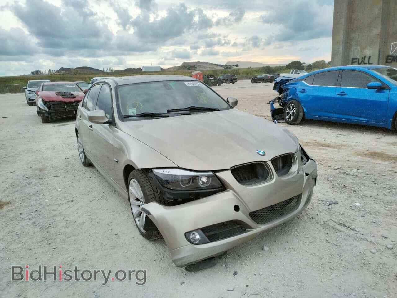 Photo WBAPH7C55BE683663 - BMW 3 SERIES 2011