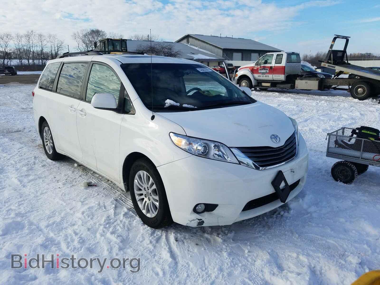 Фотография 5TDYK3DC4BS166136 - TOYOTA SIENNA 2011