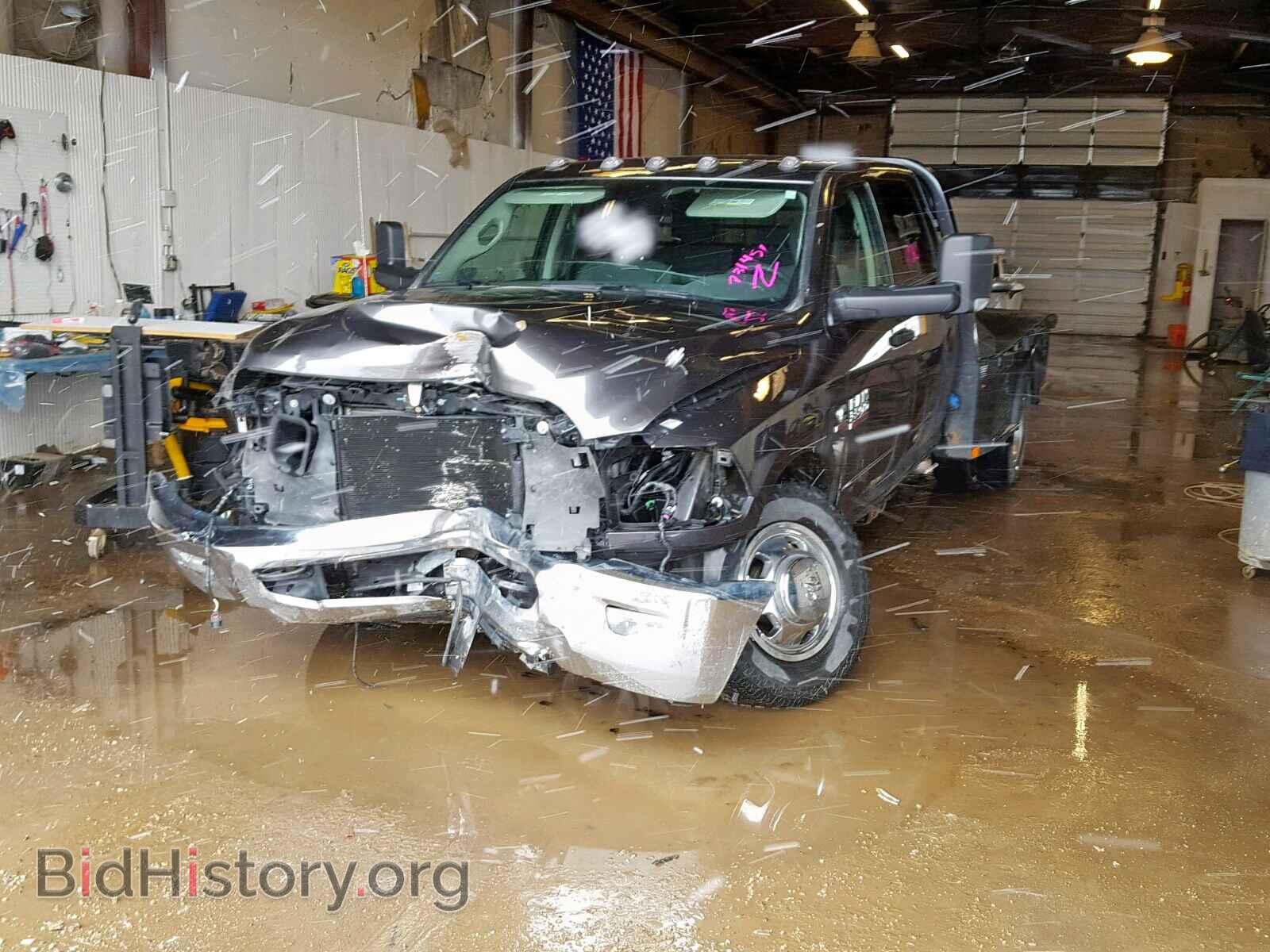 2018 RAM 3500 - VIN: 3C7WRTCL3JG231451 - Photo 2