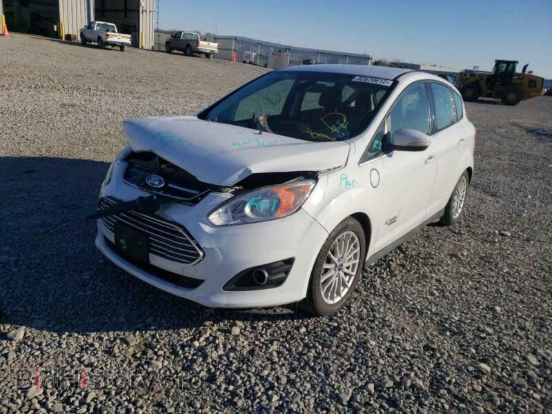 2015 Ford CMAX (VIN 1FADP5CUXFL103139) — фото 2 из 10