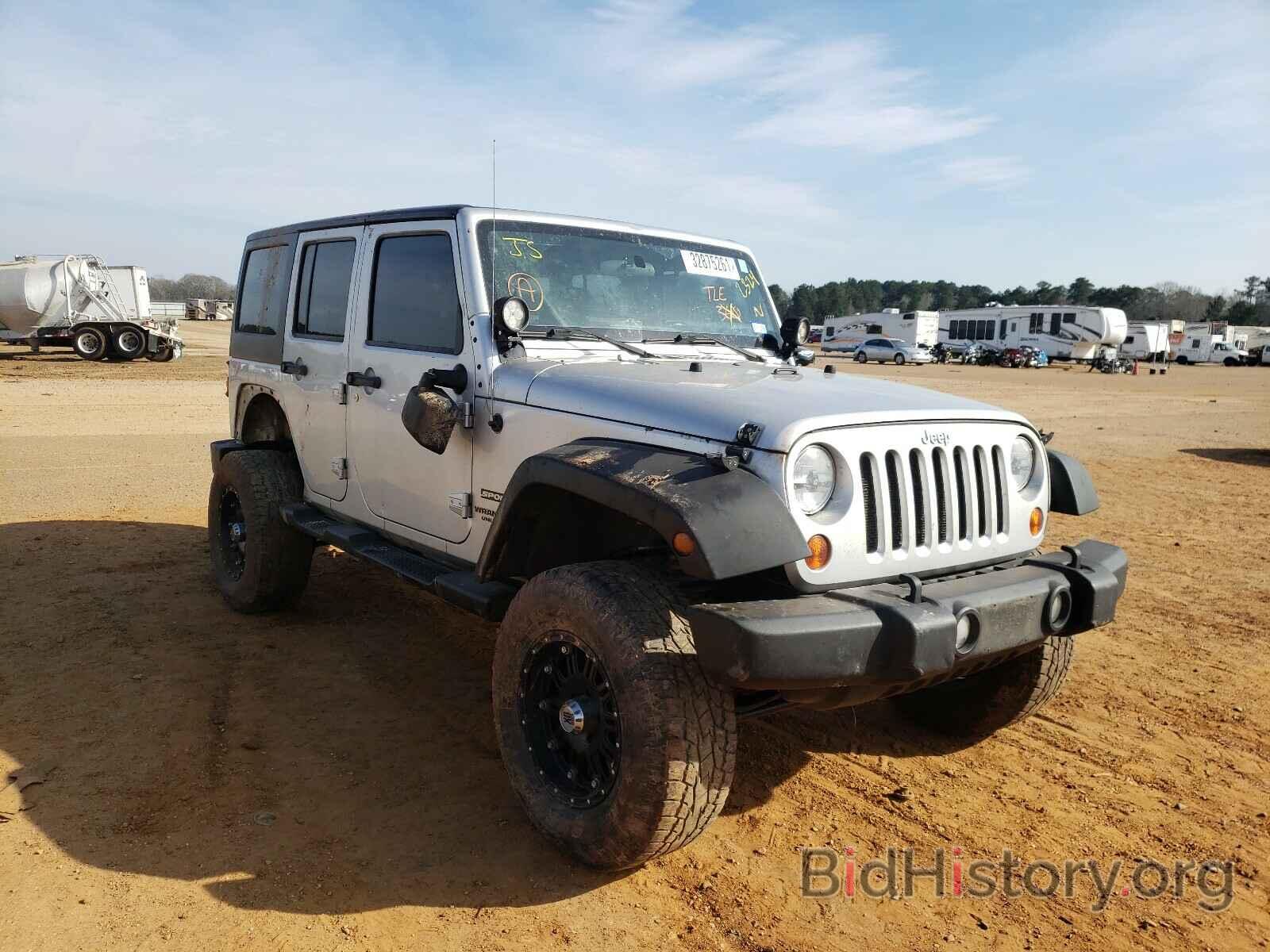 Photo 1J4BA3H13BL502324 - JEEP WRANGLER 2011