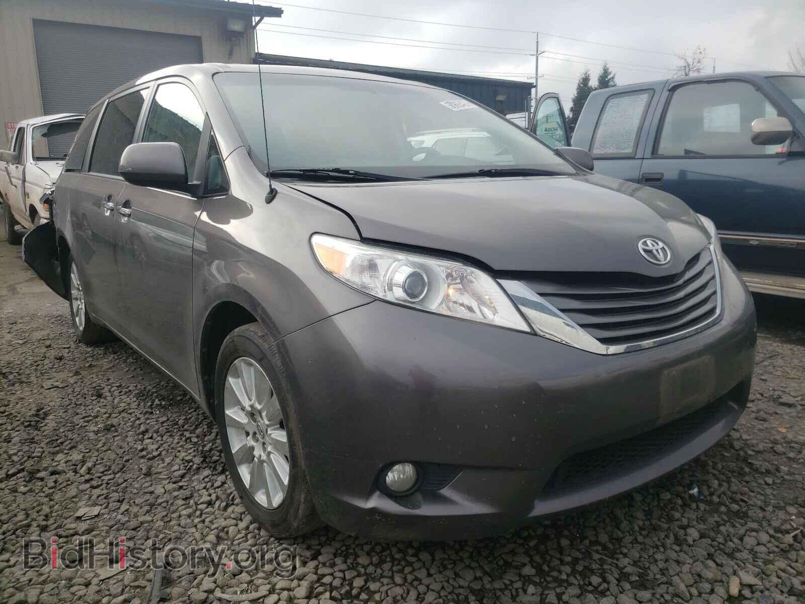 Photo 5TDDK3DC5DS065849 - TOYOTA SIENNA 2013