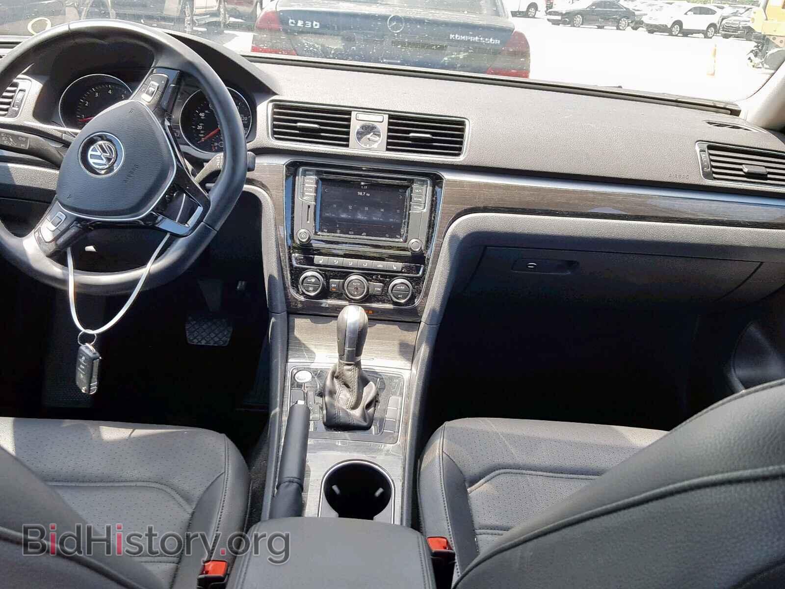 2017 VOLKSWAGEN PASSAT - VIN: 1VWBT7A35HC021287 - Фото 9