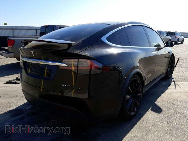 2017 Tesla MODEL X (VIN 5YJXCBE2XHF078942) — photo 4 of 10