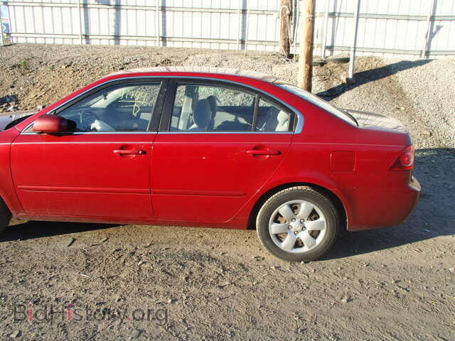 2007 KIA OPTIMA - VIN: KNAGE123X75120606 - Фото 9